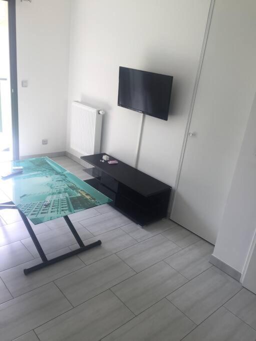 Meuble. Proche Et Centre Apartment Nizza